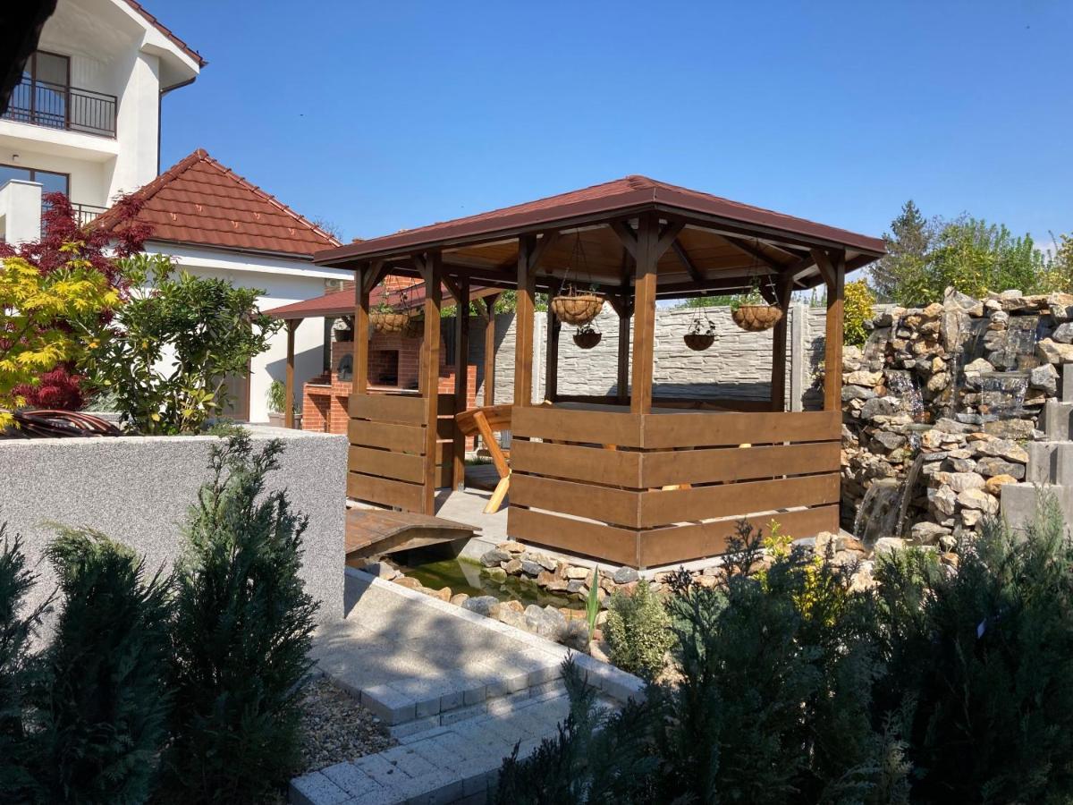 Trend Bed & Breakfast Арад Екстериор снимка