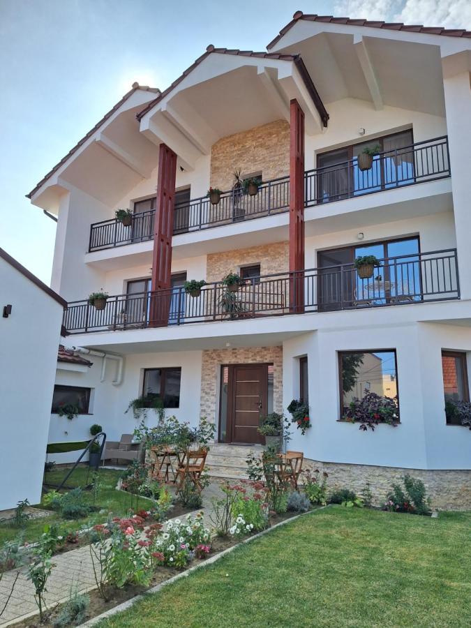 Trend Bed & Breakfast Арад Екстериор снимка