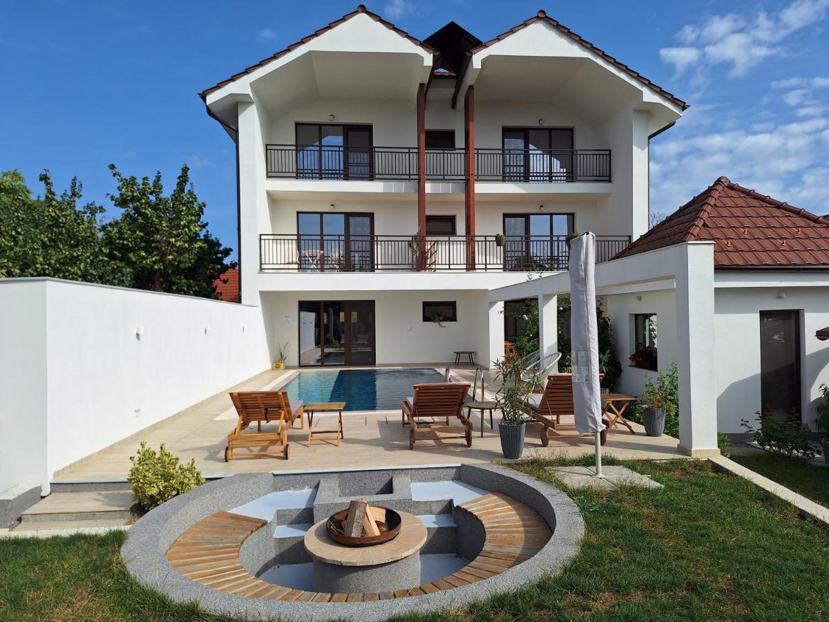 Trend Bed & Breakfast Арад Екстериор снимка