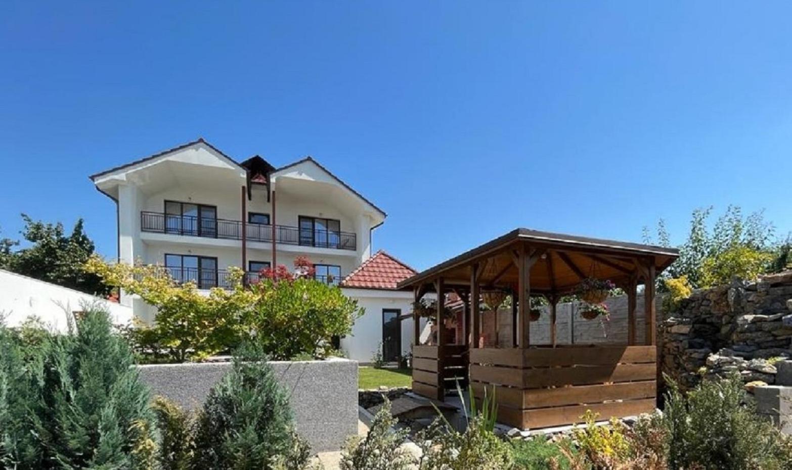 Trend Bed & Breakfast Арад Екстериор снимка